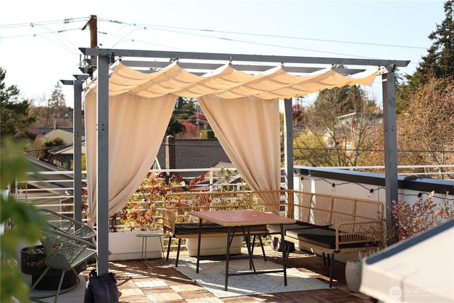 9624 Linden Avenue N, Seattle, WA 98103