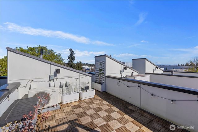 9624 Linden Avenue N, Seattle, WA 98103