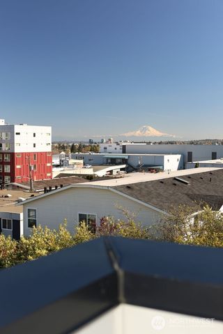 9624 Linden Avenue N, Seattle, WA 98103