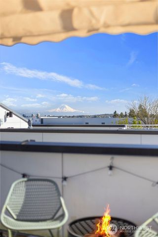 9624 Linden Avenue N, Seattle, WA 98103