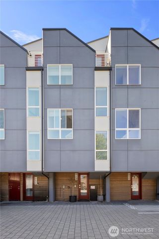 9624 Linden Avenue N, Seattle, WA 98103