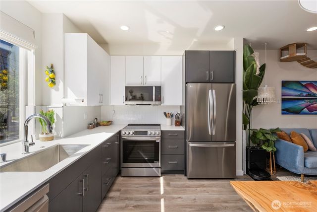 9624 Linden Avenue N, Seattle, WA 98103