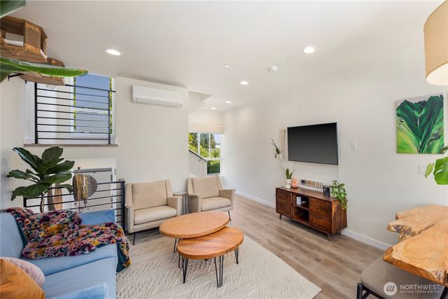 9624 Linden Avenue N, Seattle, WA 98103