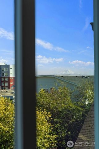 9624 Linden Avenue N, Seattle, WA 98103