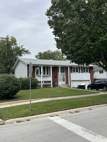 2727 Mitchell Drive, Woodridge, IL 60517