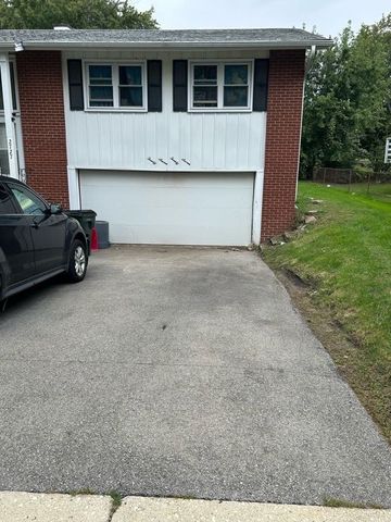 2727 Mitchell Drive, Woodridge, IL 60517