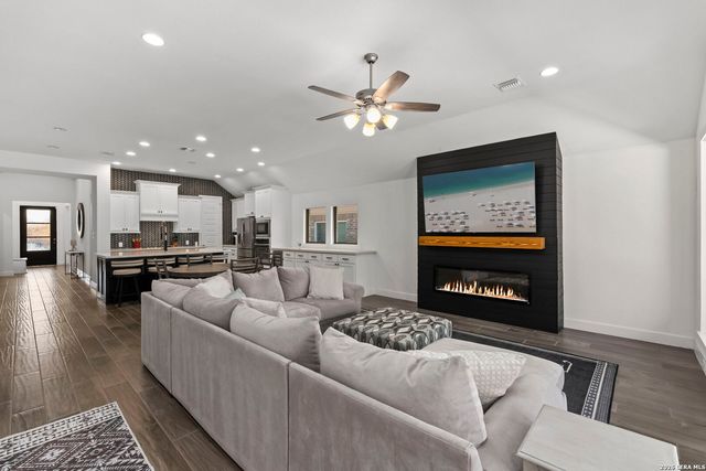 1919 Dalhart, San Antonio, TX 78253