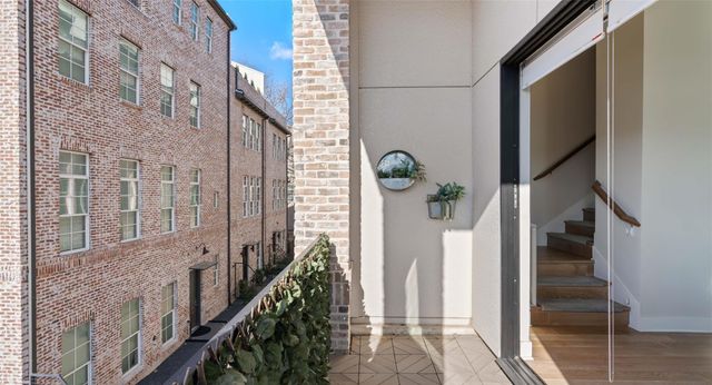 1411 Town Creek DR 4, Austin, TX 78741