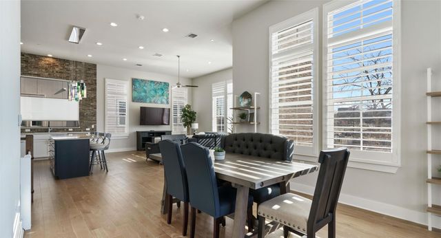1411 Town Creek DR 4, Austin, TX 78741