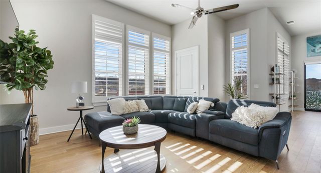 1411 Town Creek DR 4, Austin, TX 78741