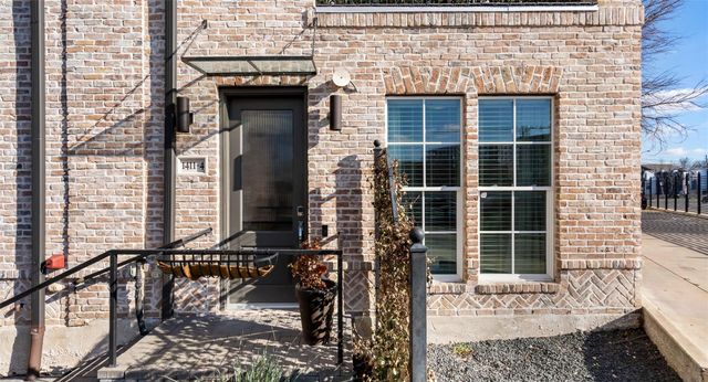 1411 Town Creek DR 4, Austin, TX 78741