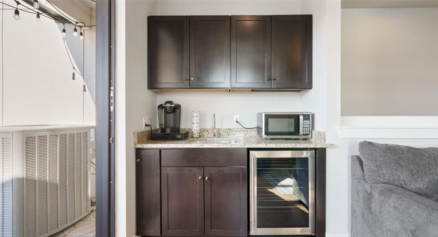 1411 Town Creek DR 4, Austin, TX 78741