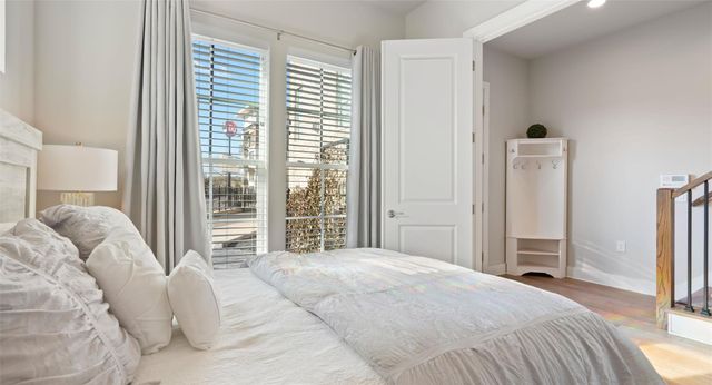 1411 Town Creek DR 4, Austin, TX 78741