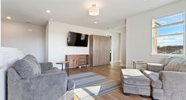 1411 Town Creek DR 4, Austin, TX 78741