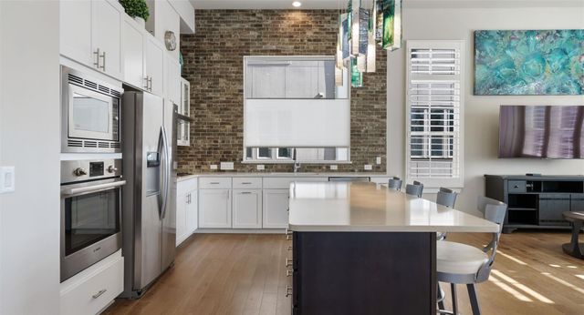 1411 Town Creek DR 4, Austin, TX 78741
