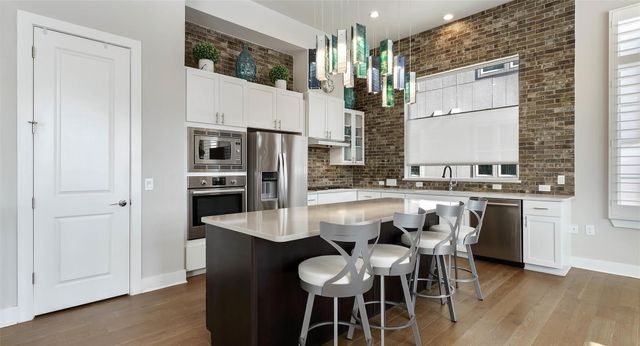 1411 Town Creek DR 4, Austin, TX 78741
