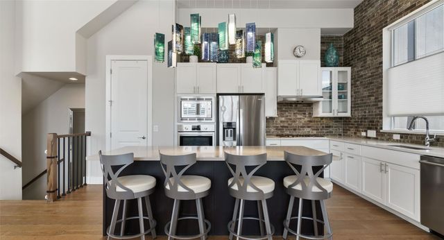 1411 Town Creek DR 4, Austin, TX 78741