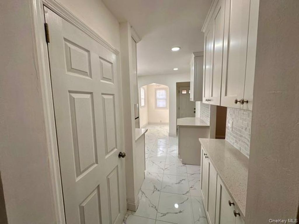 1424 Kiefer Avenue, Elmont, NY 11003 — photo 4