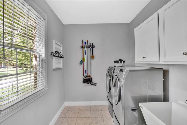 408 Honey Locust Dr, Cranberry Twp, PA 16066