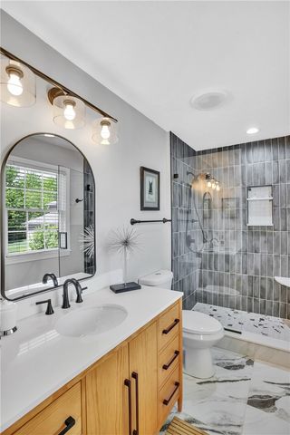 408 Honey Locust Dr, Cranberry Twp, PA 16066