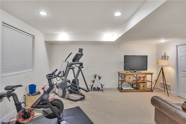408 Honey Locust Dr, Cranberry Twp, PA 16066