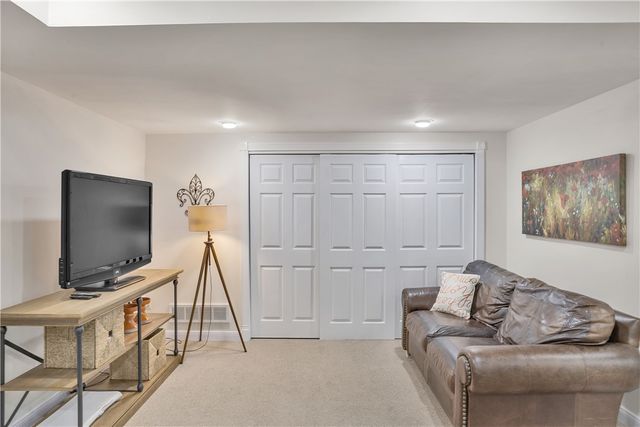 408 Honey Locust Dr, Cranberry Twp, PA 16066