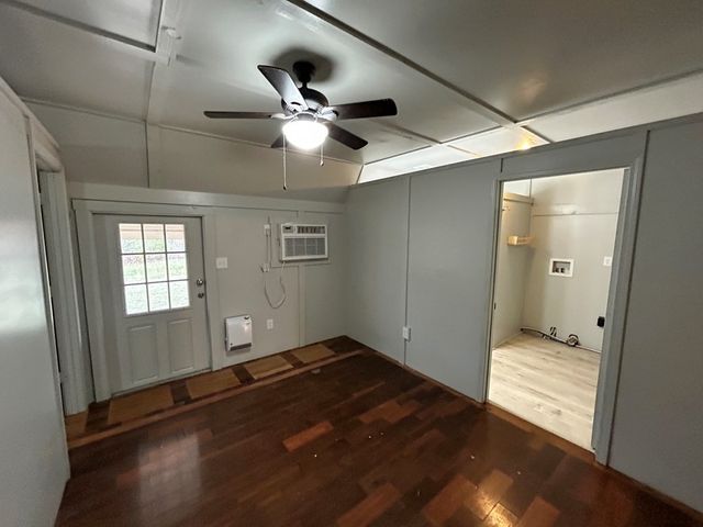 130 Clement St, Big Sandy, TN 38221