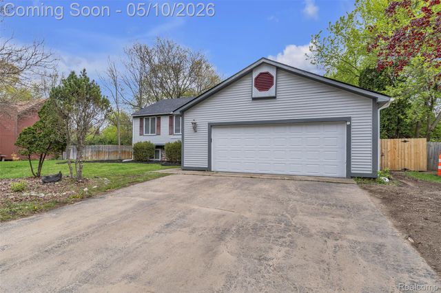 854 Estes Court, Waterford Charter Township, MI 48327