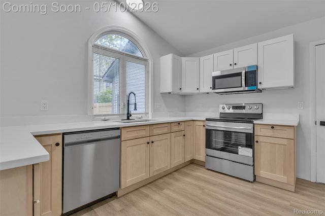 854 Estes Court, Waterford Charter Township, MI 48327