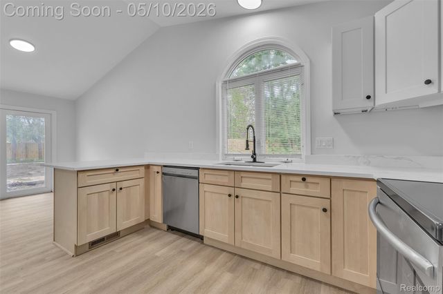854 Estes Court, Waterford Charter Township, MI 48327