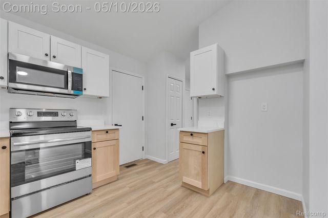 854 Estes Court, Waterford Charter Township, MI 48327