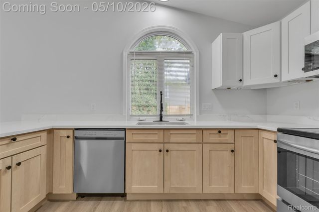 854 Estes Court, Waterford Charter Township, MI 48327