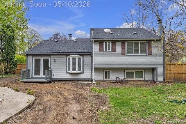 854 Estes Court, Waterford Charter Township, MI 48327