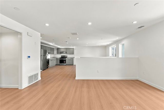 176 N Catalina Ave 404, Pasadena, CA 91106