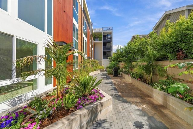 176 N Catalina Ave 404, Pasadena, CA 91106