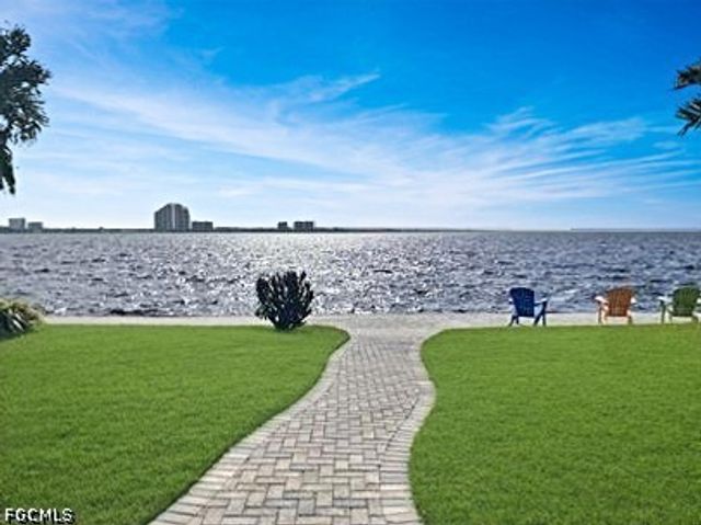 3334 N Key DR 8, North Fort Myers, FL 33903