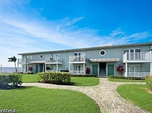 3334 N Key DR 8, North Fort Myers, FL 33903