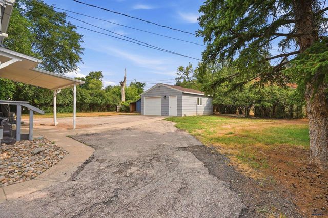 2010 RED DALE DR, Rapid City, SD 57702