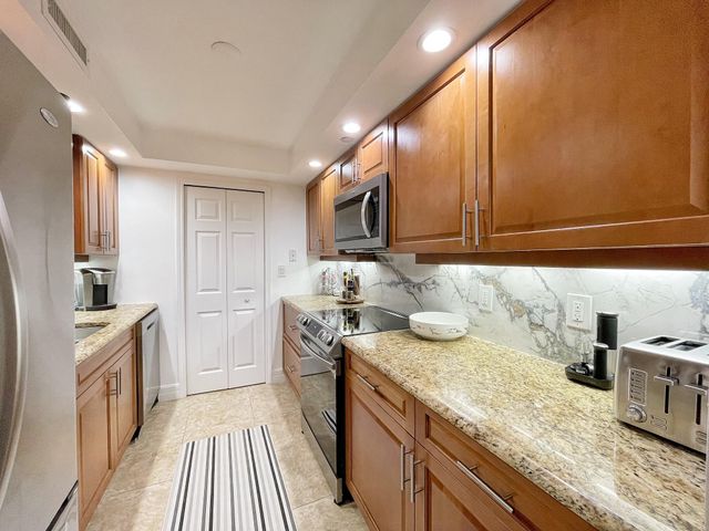 3000 N Ocean Drive 16-b, Singer Island, FL 33404