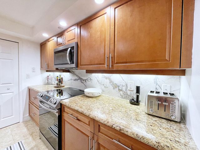 3000 N Ocean Drive 16-b, Singer Island, FL 33404