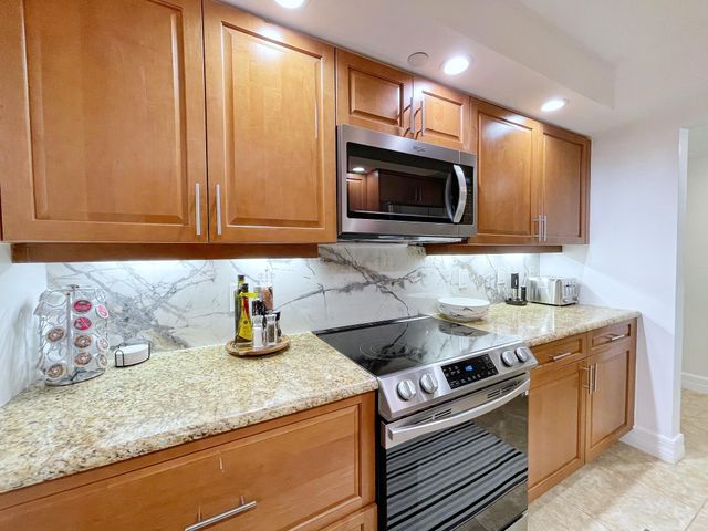 3000 N Ocean Drive 16-b, Singer Island, FL 33404