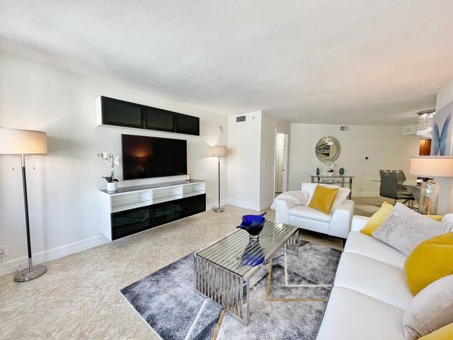 3000 N Ocean Drive 16-b, Singer Island, FL 33404
