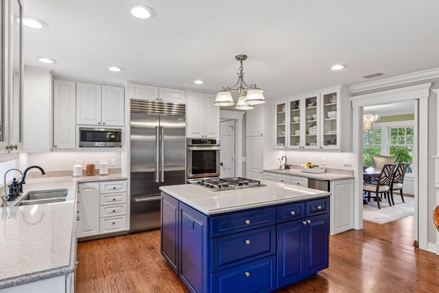330 Peavey Road, Wayzata, MN 55391