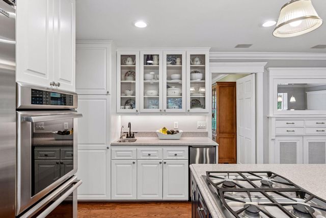 330 Peavey Road, Wayzata, MN 55391