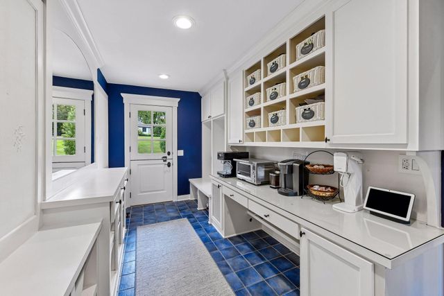 330 Peavey Road, Wayzata, MN 55391