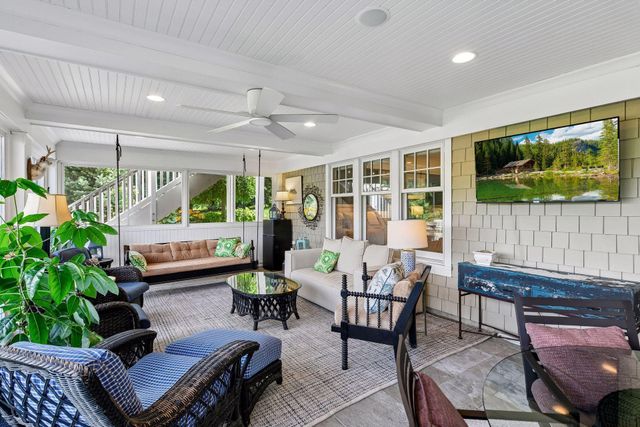 330 Peavey Road, Wayzata, MN 55391