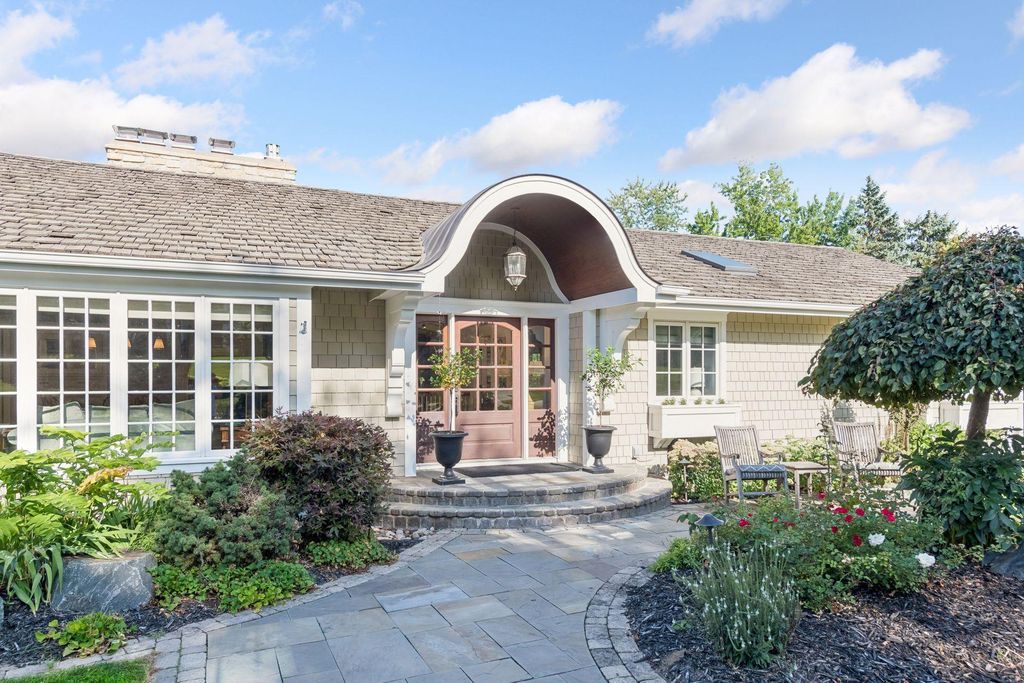 330 Peavey Road, Wayzata, MN 55391 — exterior