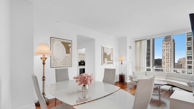 60 E 55th St Apt 36A, New York City, NY 10022
