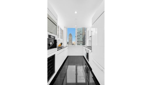 60 E 55th St Apt 36A, New York City, NY 10022