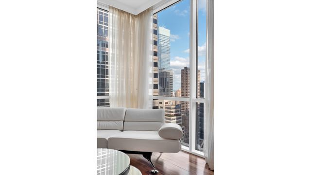 60 E 55th St Apt 36A, New York City, NY 10022